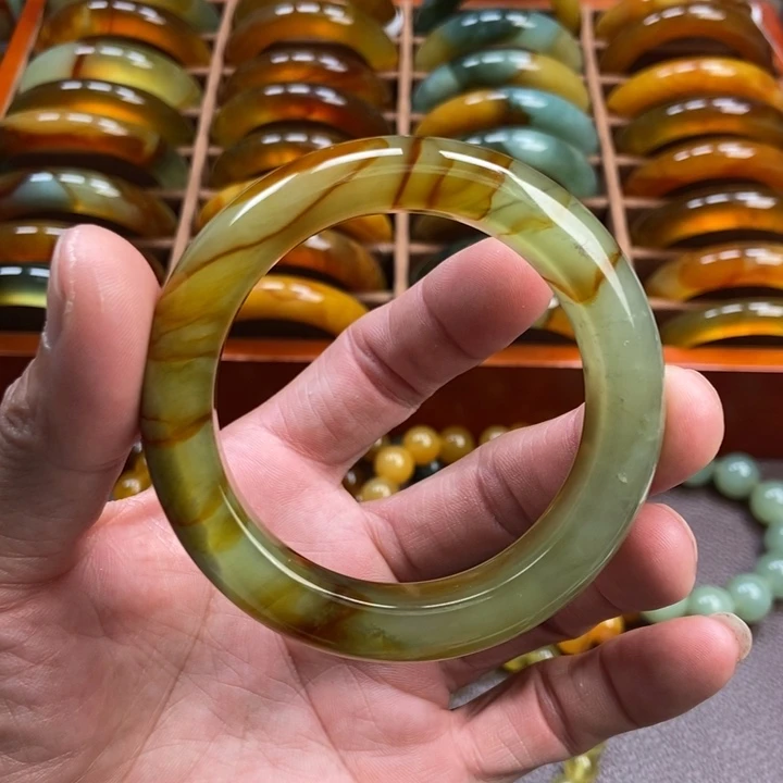 蛇纹石玉手镯未镶嵌两*