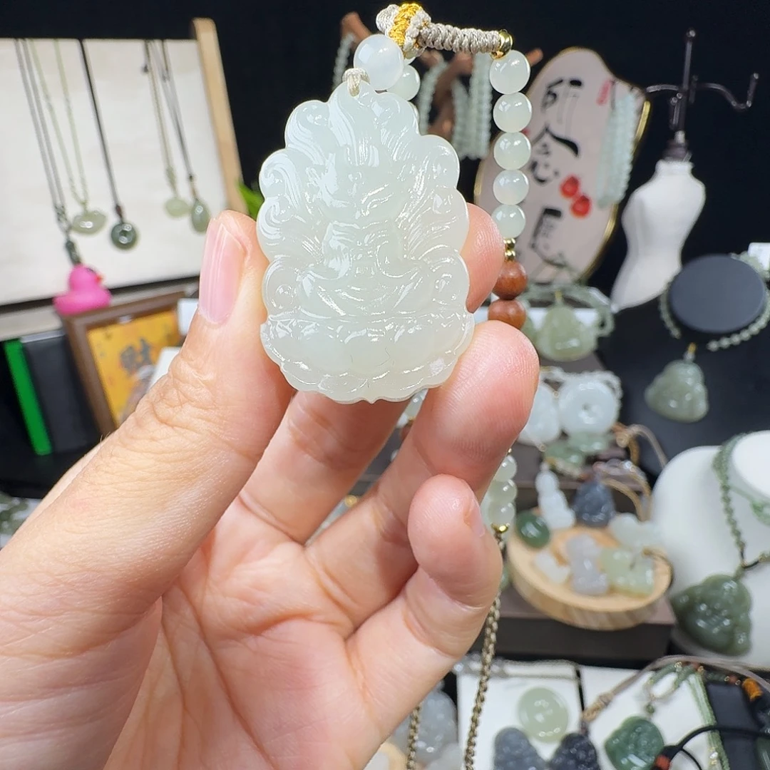 我***利和田玉未镶嵌颈饰