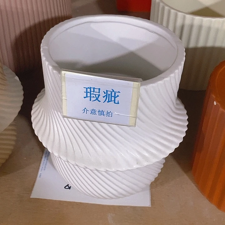 摆件多肉瑕疵盆有孔。