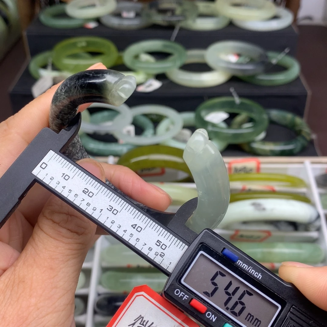 蛇纹石玉未镶嵌手镯1018