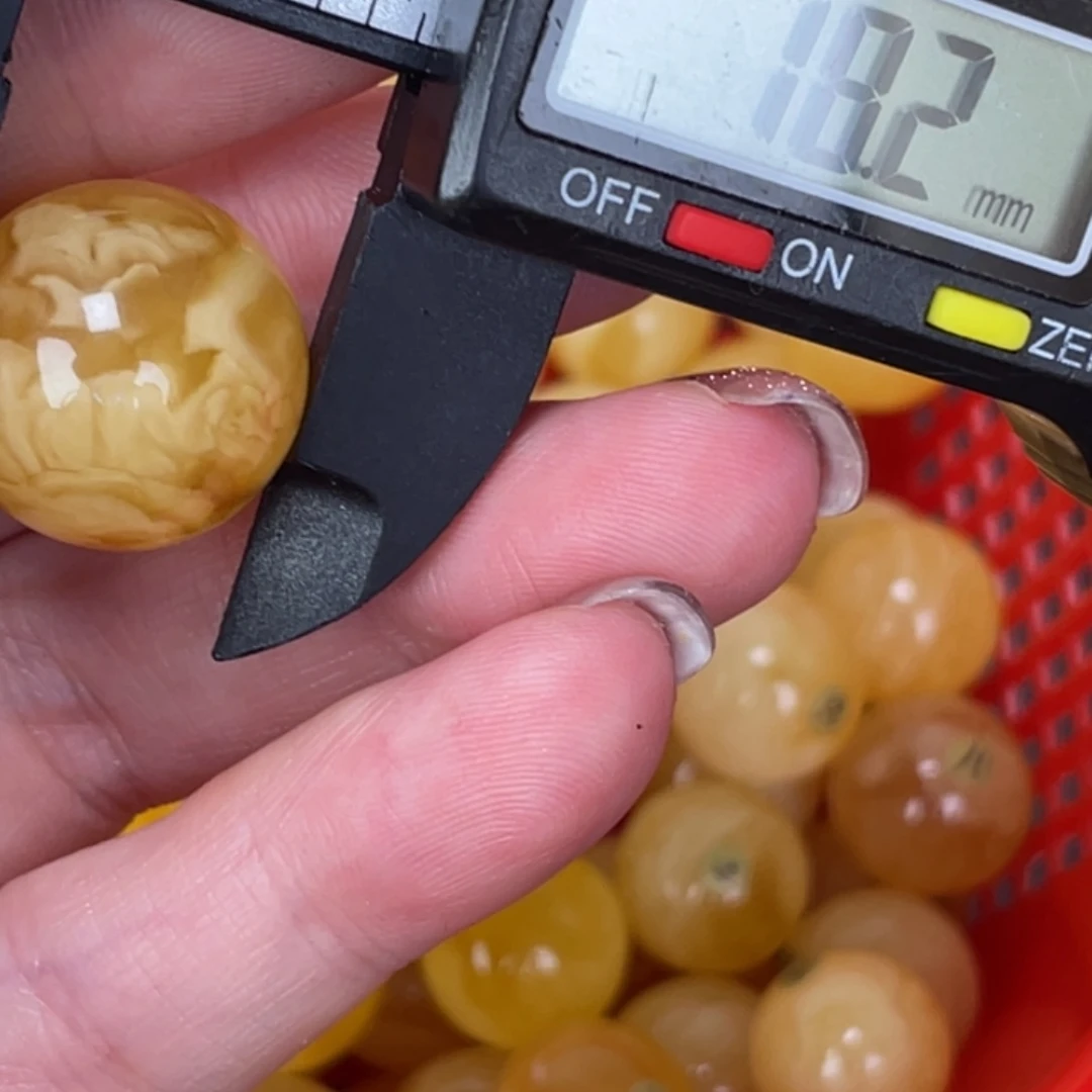 未镶嵌蜜蜡裸石微瑕379