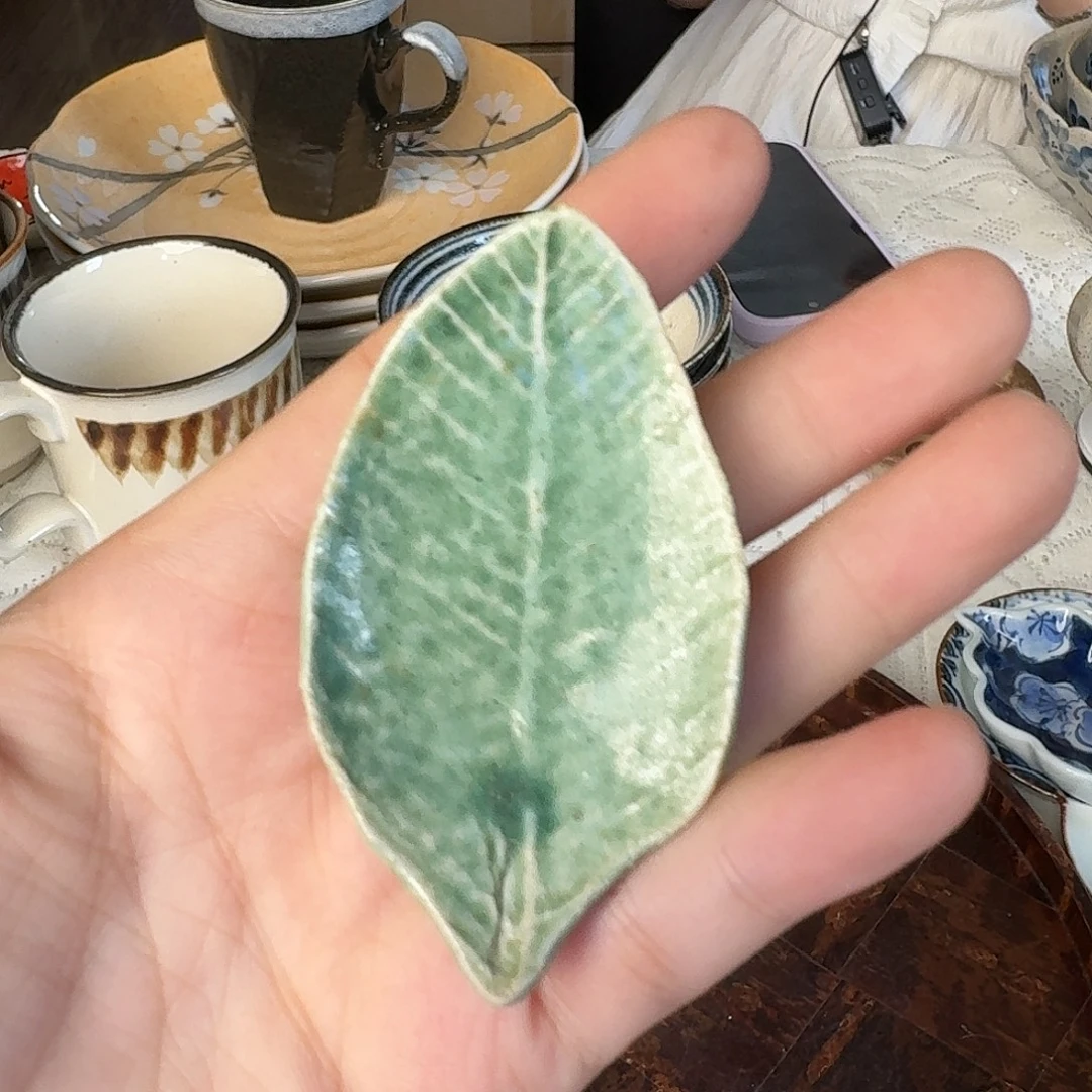 瓷片黄色树叶筷架1只