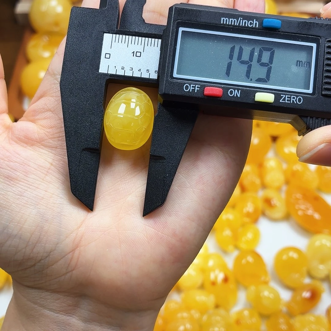 蜜蜡未镶嵌颈饰焦皮浓蜡妖花富甲