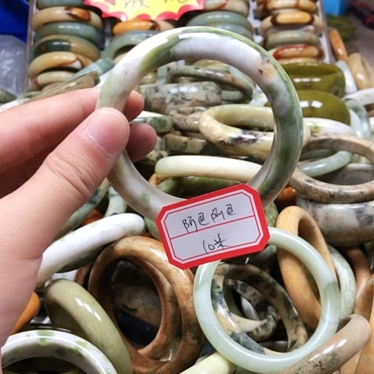未镶嵌蛇纹石玉手镯阿****巴