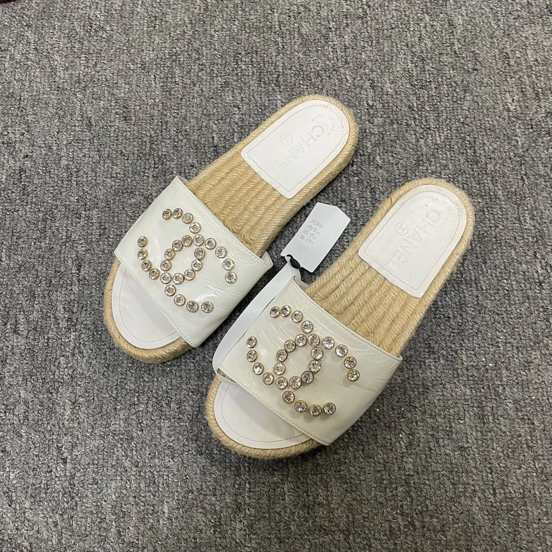 95新 Chanel/香奈儿 圆头徽标饰面一字拖鞋  35码/6085