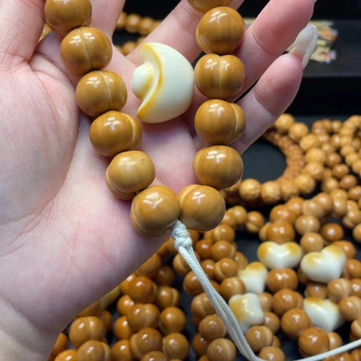 宁***哥猴头核桃手串微瑕屁桃17尺加元宝