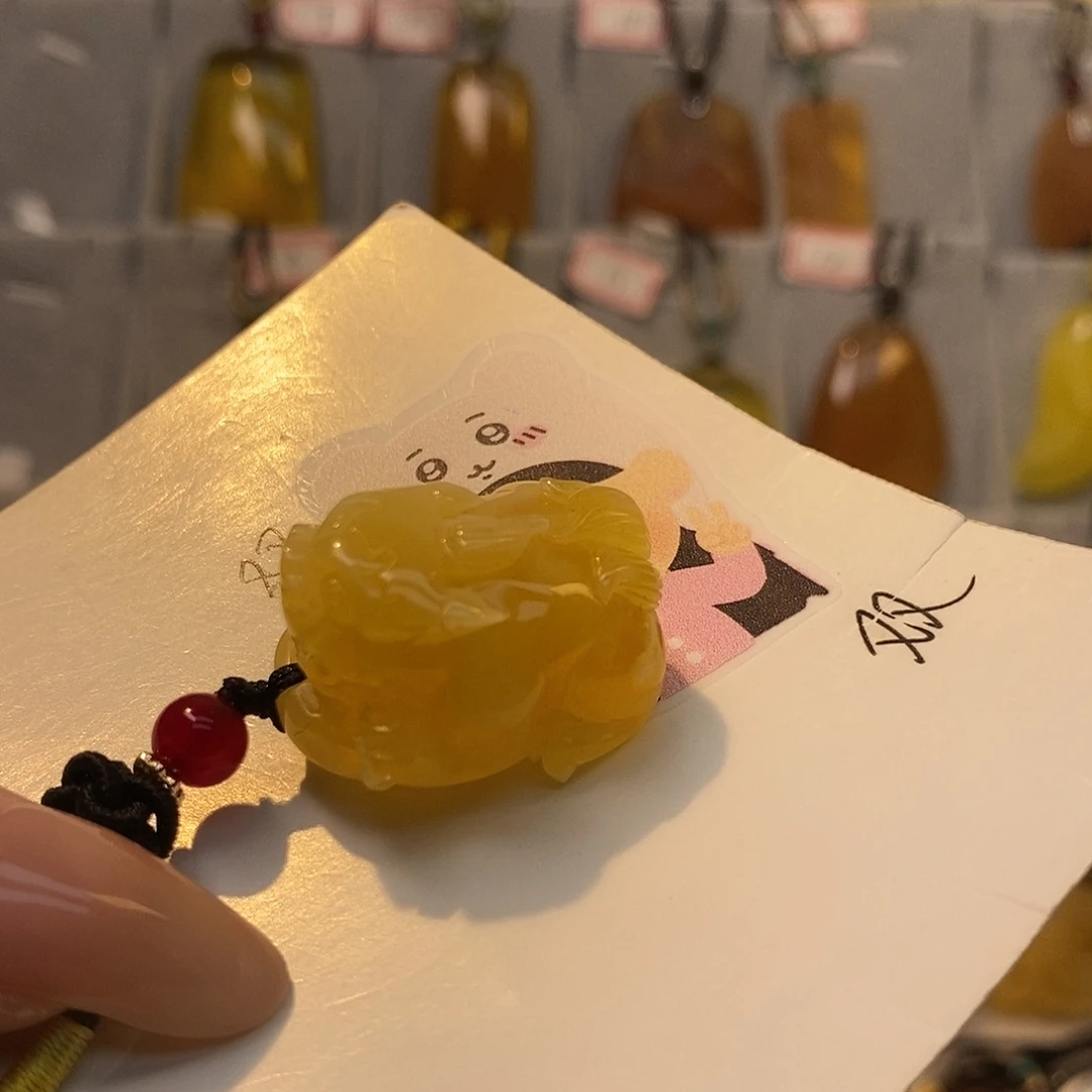 定制琥珀未镶嵌貔貅