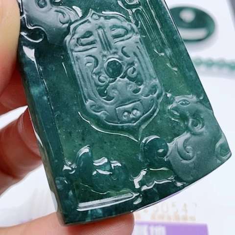 颈饰未镶嵌翡翠