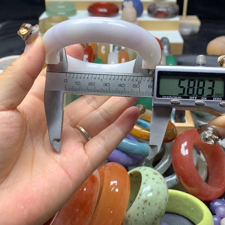 未镶嵌手镯石英质玉