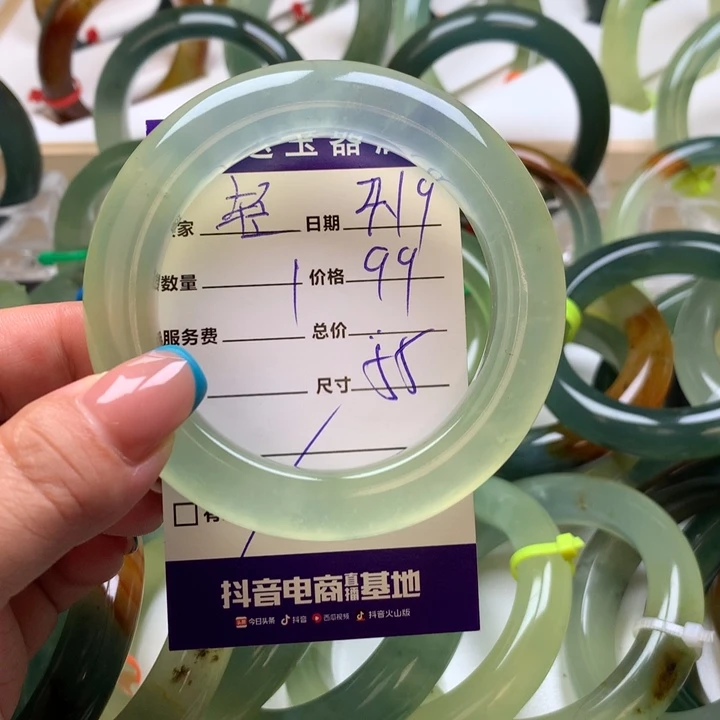 岫玉未镶嵌手镯轻***?