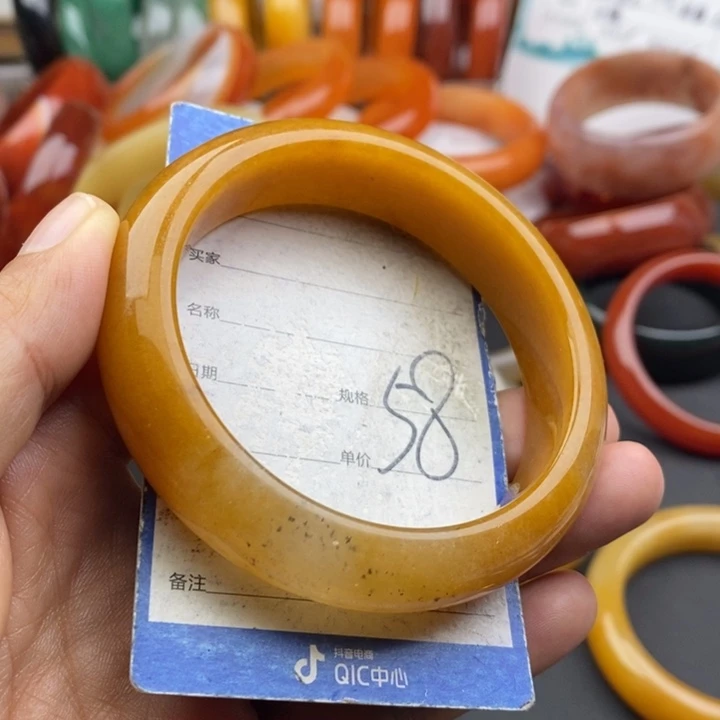 未镶嵌手镯石英质玉