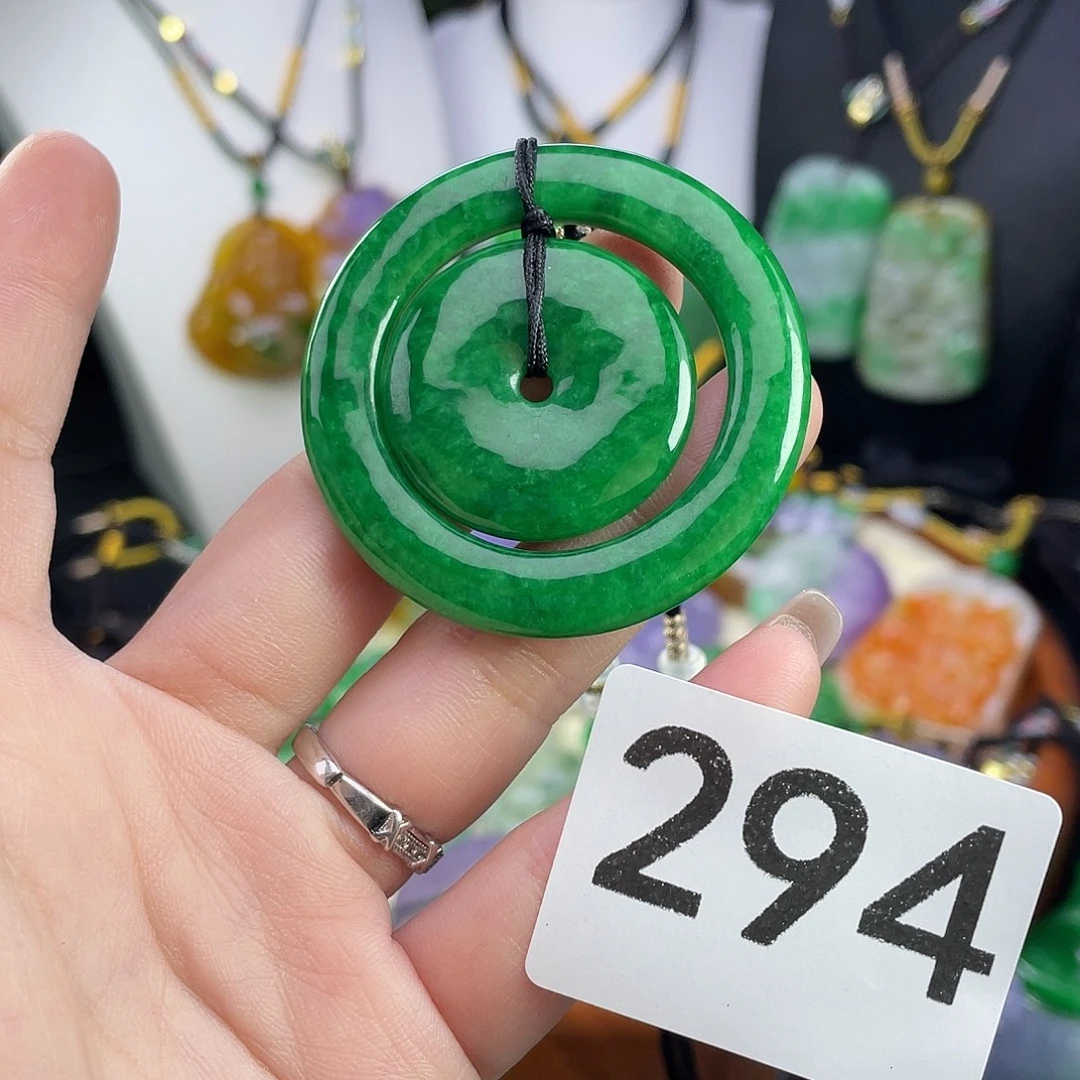 翡翠未镶嵌吊坠(赠链)