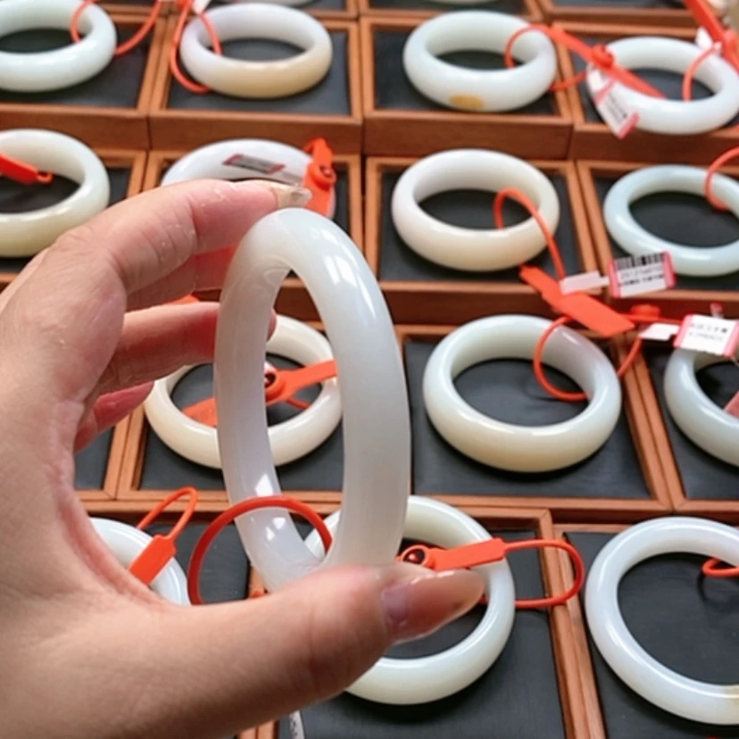 【闪购商品】未镶嵌手镯和田玉