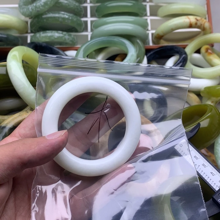 沐****未镶嵌蛇纹石玉手镯