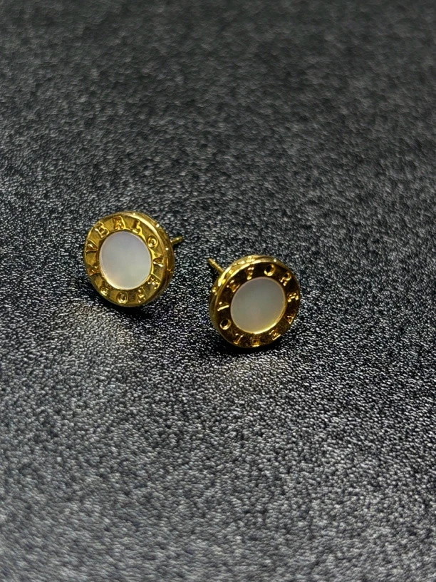 18k金 Au750 贝壳 耳钉 d608