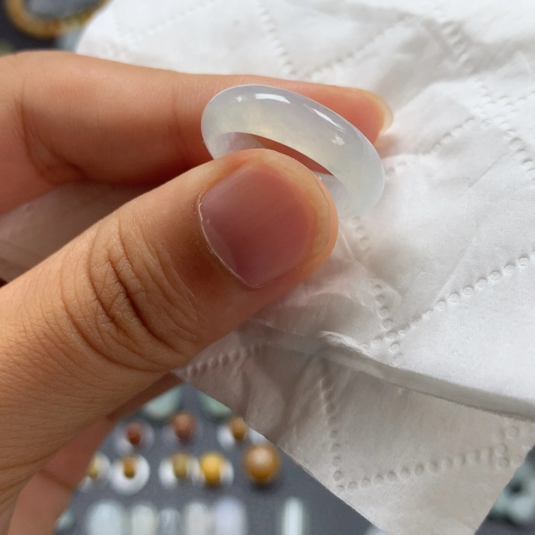 翡翠未镶嵌颈饰戒圈