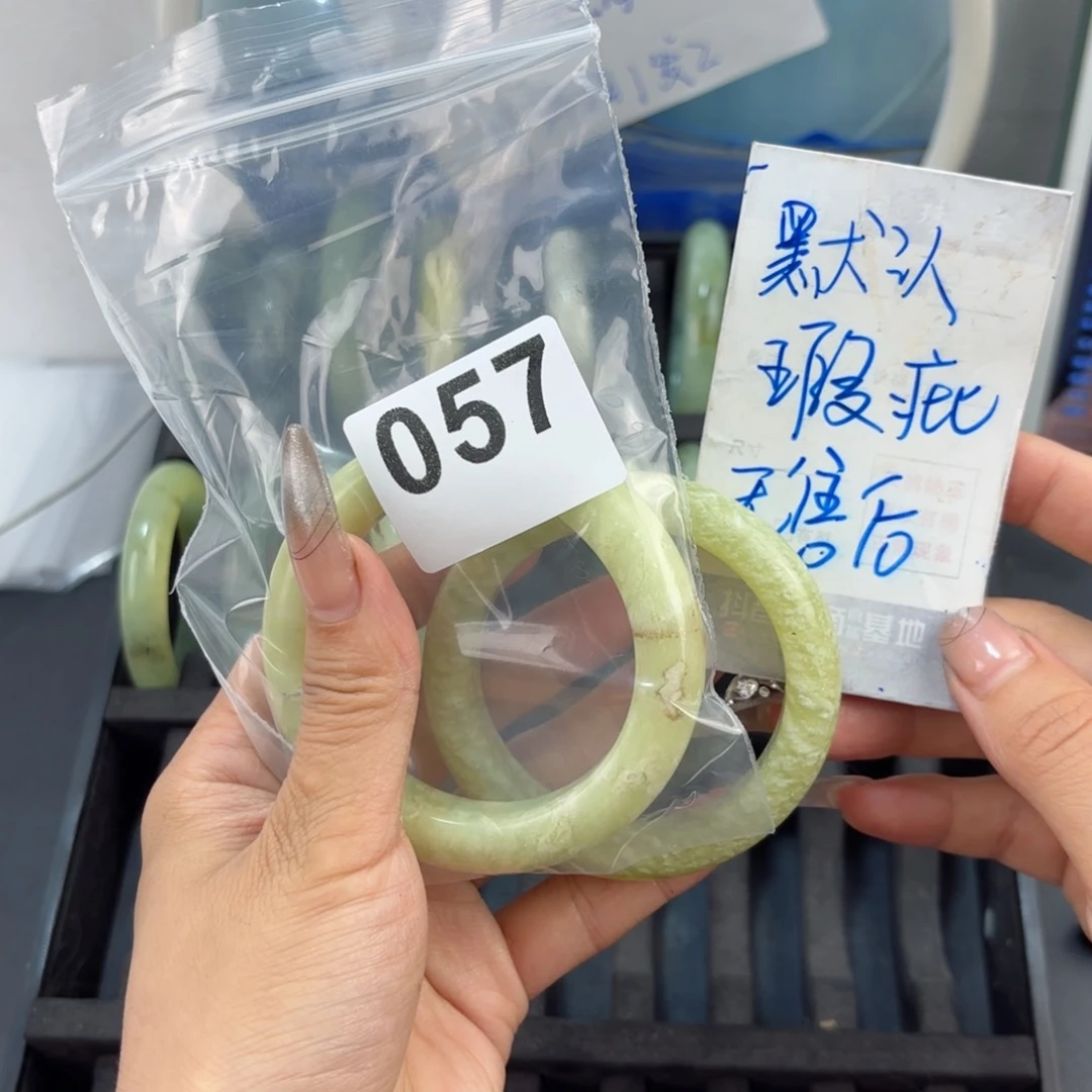 蛇纹石玉未镶嵌手镯落*生