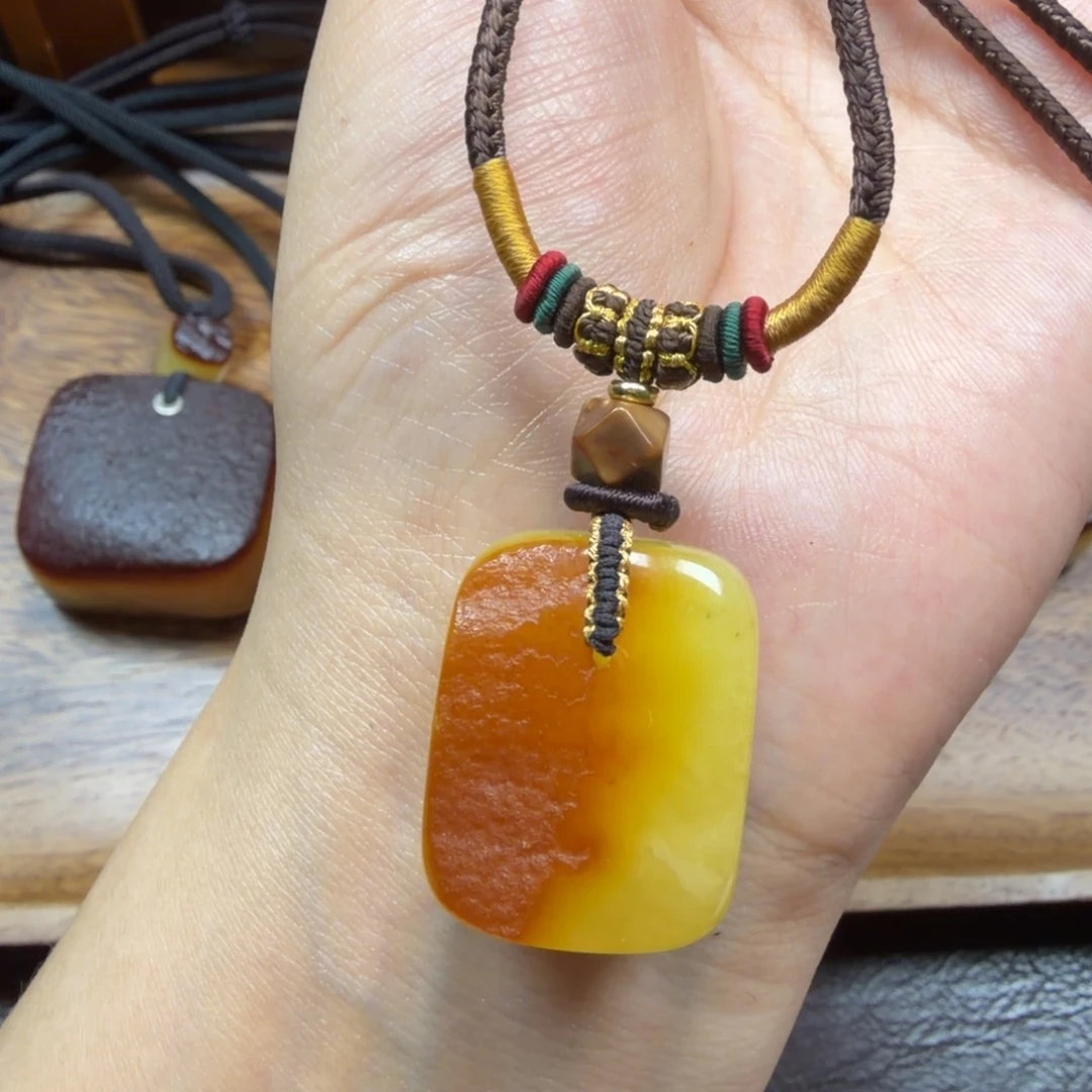 琥珀未镶嵌吊坠(赠链)