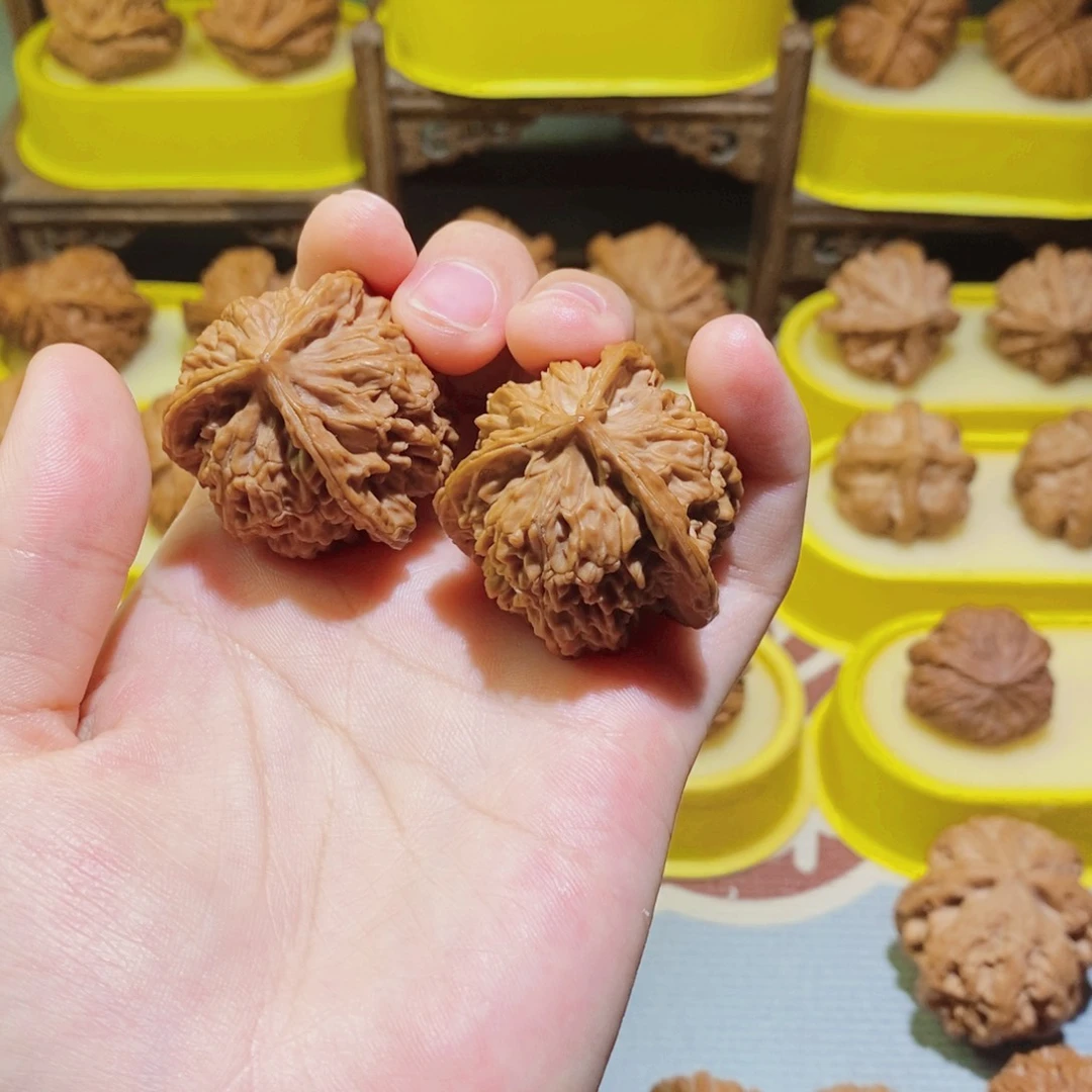 【闪购商品】文玩核桃吊坠盘龙纹