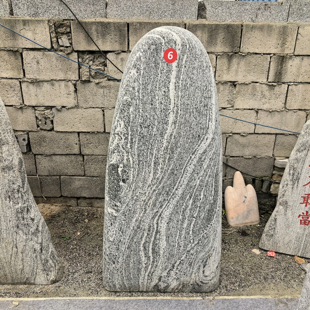 石头          刻字石