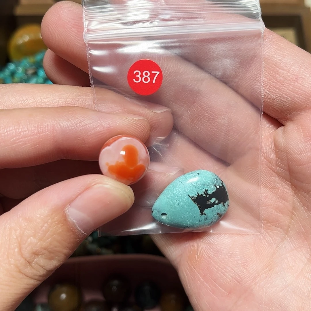 胡***杨南红玛瑙未镶嵌珠宝奇石