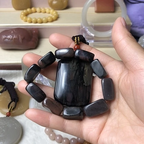 石英质玉未镶嵌颈饰