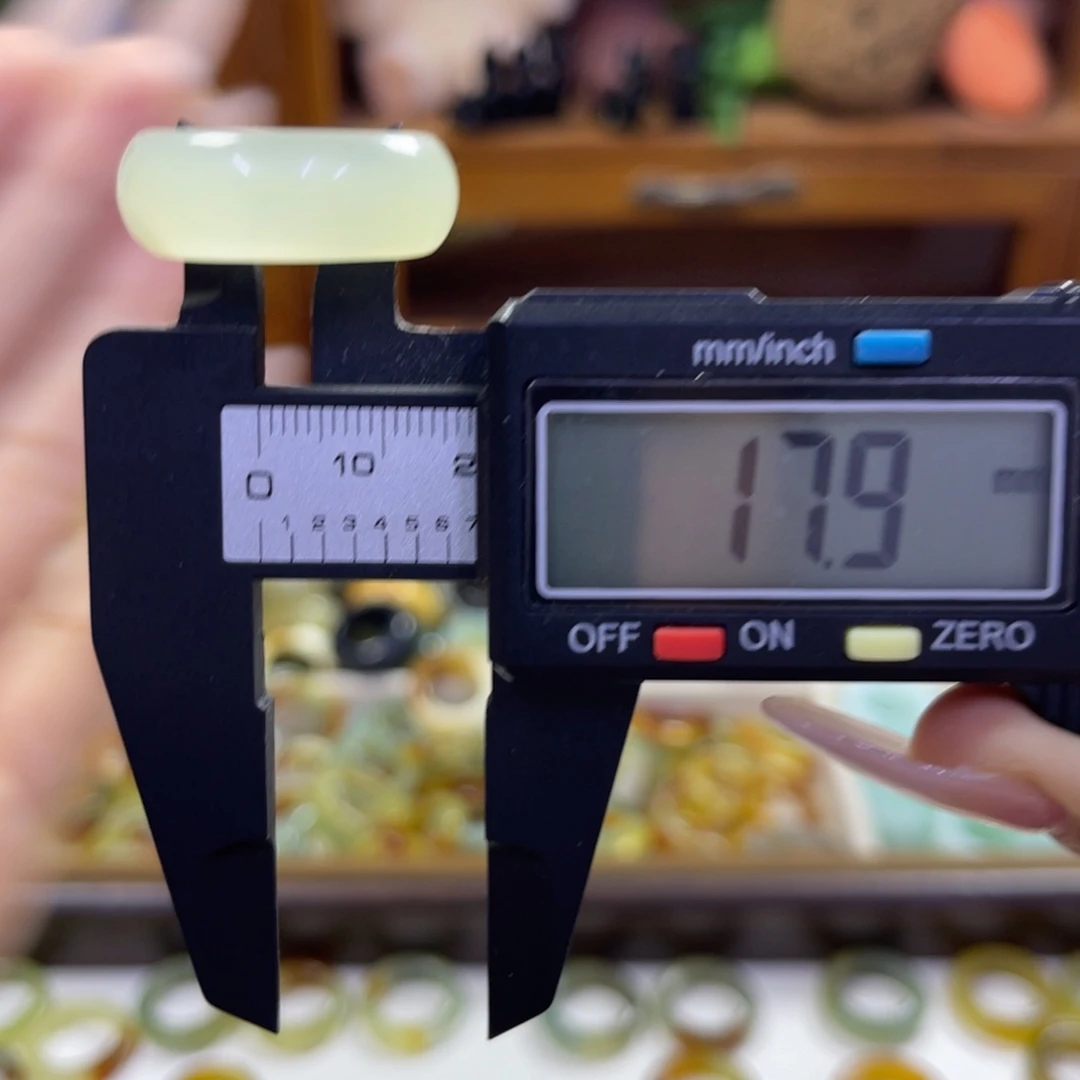 蛇纹石玉未镶嵌手镯23