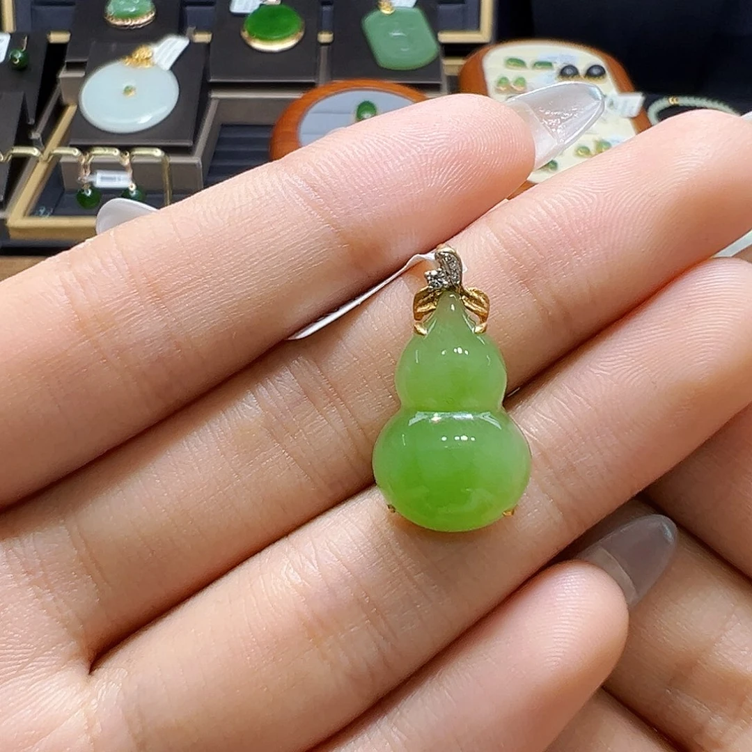 和田玉18K金镶嵌吊坠(赠链)