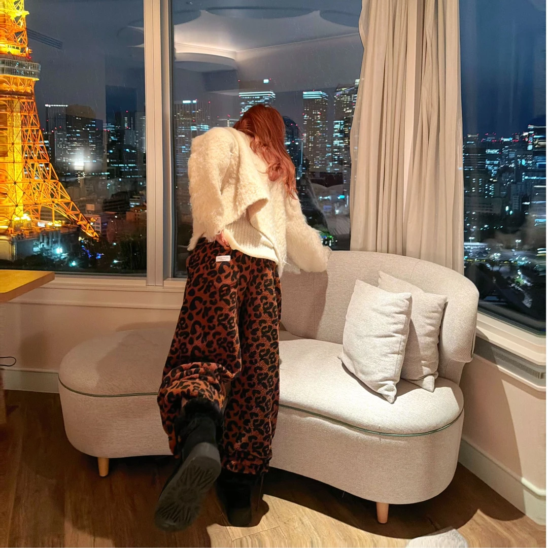 婉君【豹纹咩咩裤】“自发热双面颗粒绒“休闲弯刀裤LWJ25D4K4167