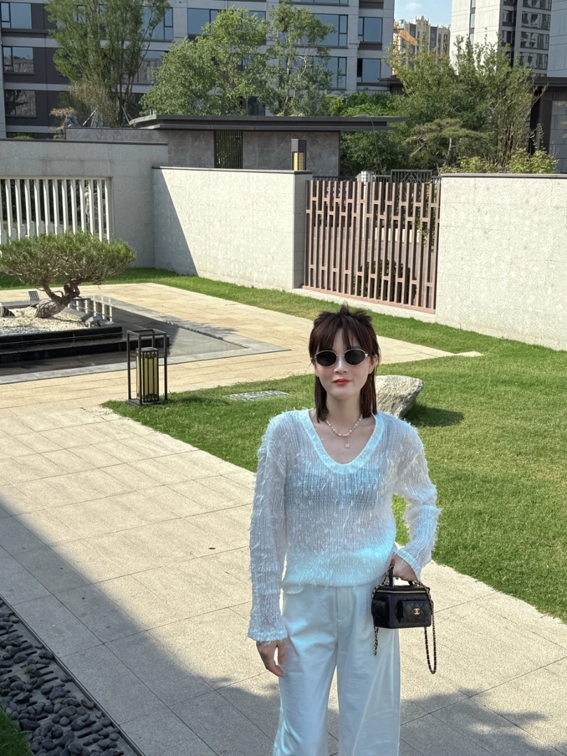 LIVELY.YAN【店铺同款】蕾丝长袖U型领T恤温柔法式