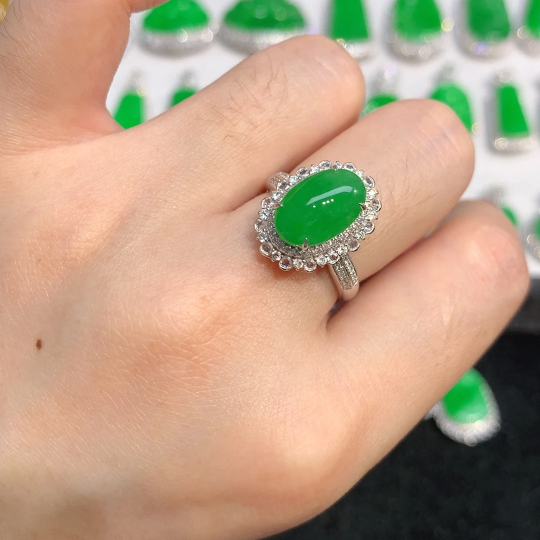 18K金镶嵌戒指翡翠戒指