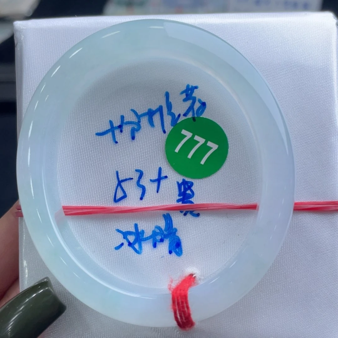翡翠手镯未镶嵌翡翠手镯