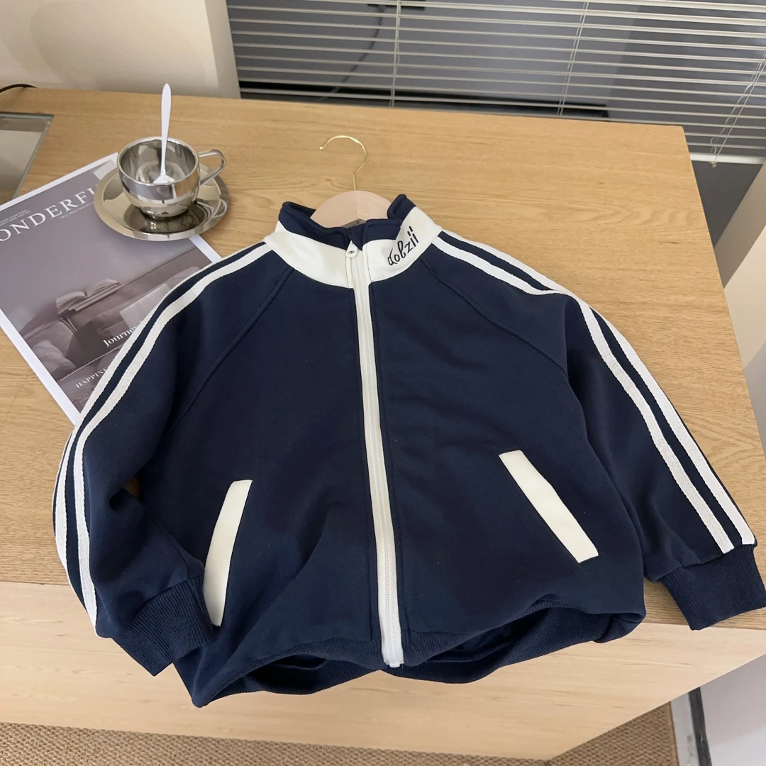 【两个小盆友】2025秋款韩版儿童运动休闲立领拼色时尚中性外套6158