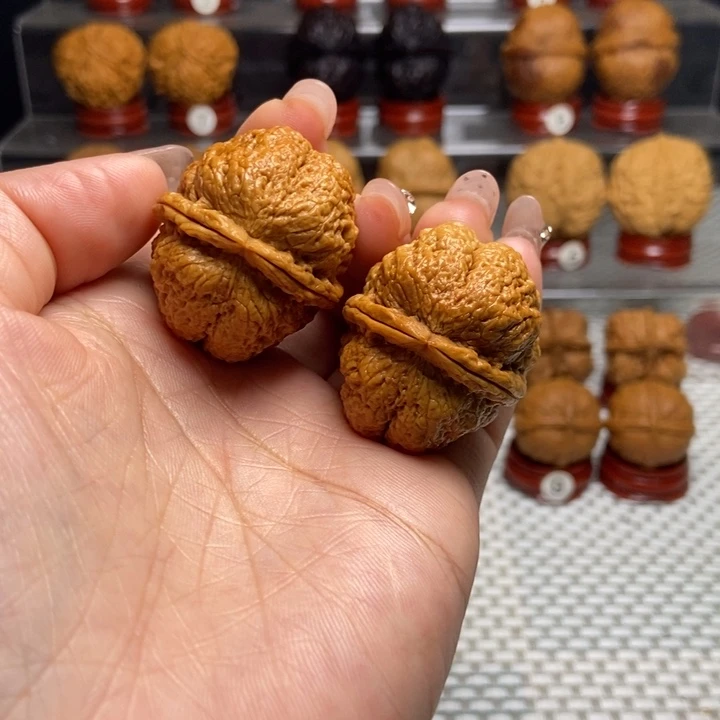 文玩核桃把件1蚂蚁古树开背王