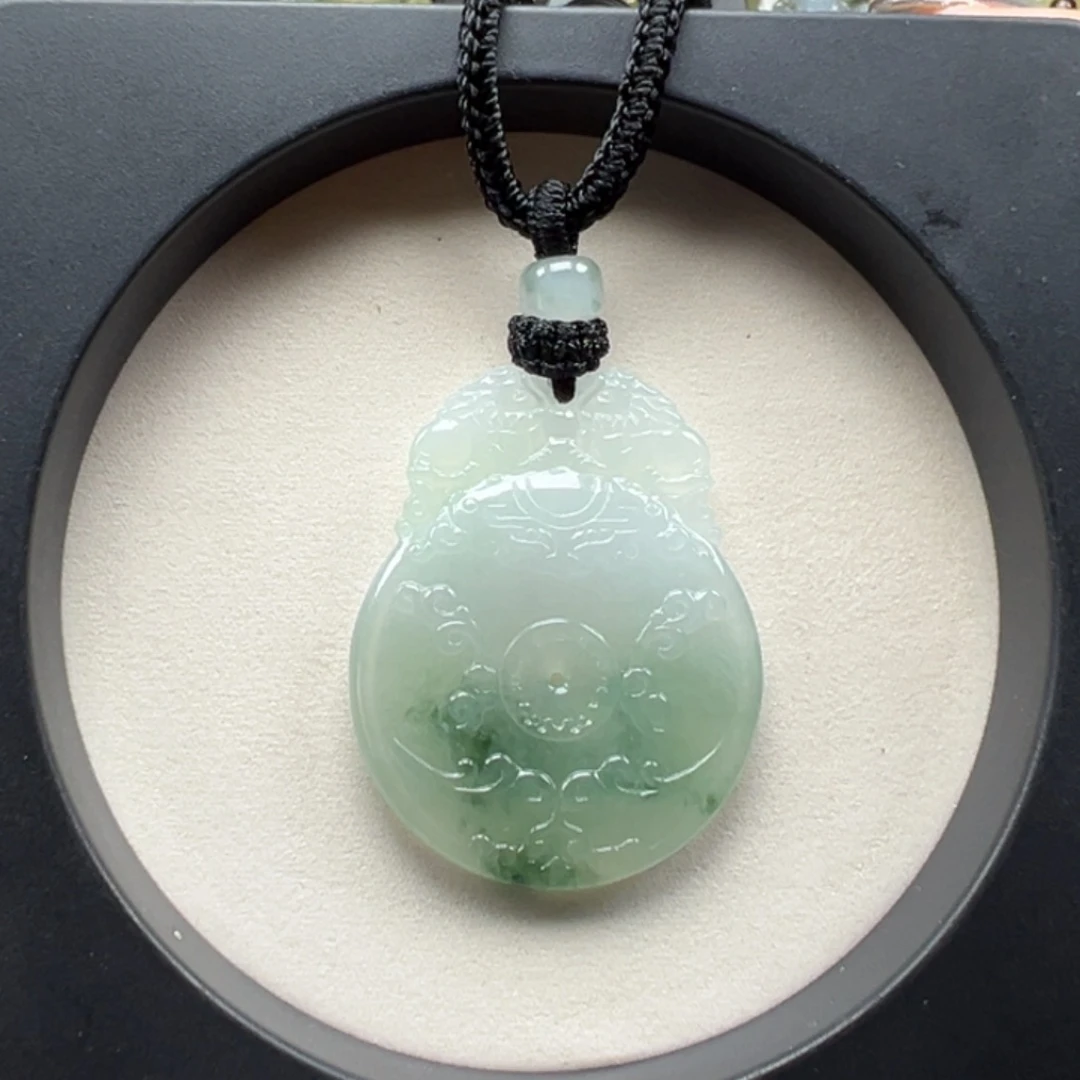 翡翠未镶嵌颈饰平安扣