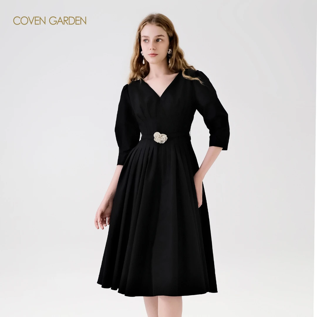 哥文花园 挺阔黑色收腰连衣裙 CLC3083408