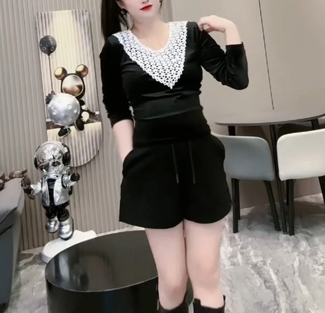 轻奢高级V领蕾丝拼接长袖丝绒打底衫