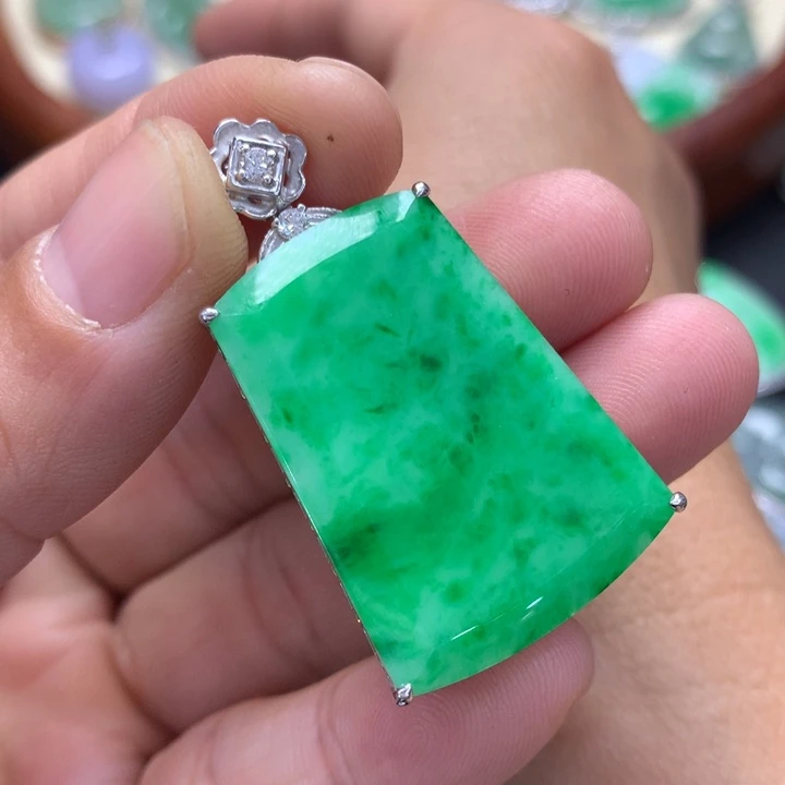 翡翠吊坠(不含链)18K金镶嵌
