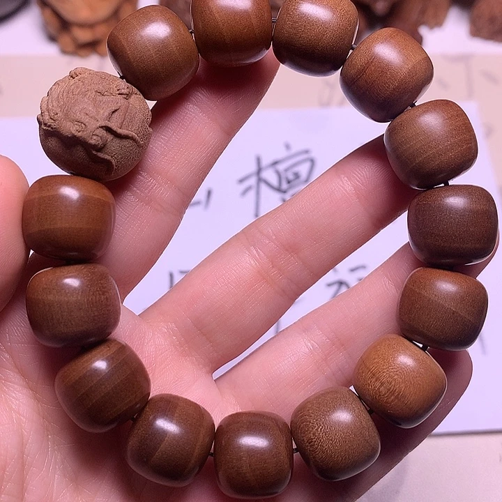 独***桥檀香木15/16黑肉带雕刻件