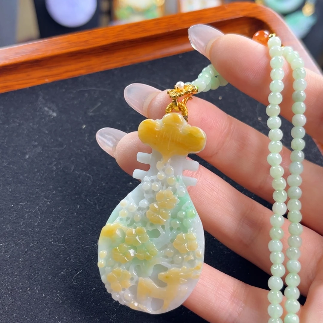 颈饰未镶嵌翡翠一路生花琵琶