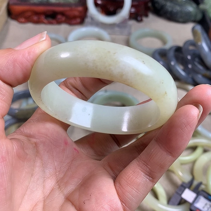 夏***呀和田玉（糖玉）未镶嵌颈饰