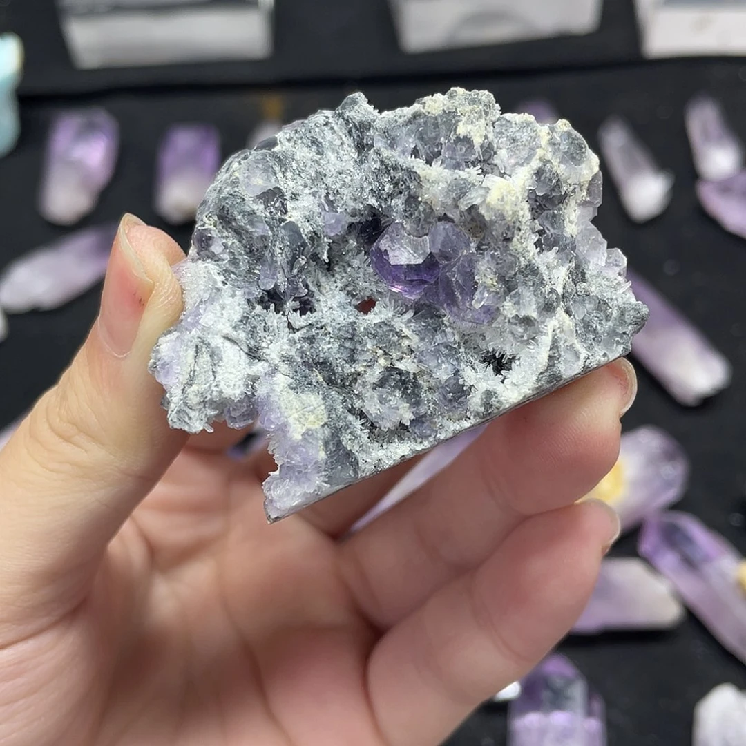 水晶蓝色原石一个未镶嵌山*