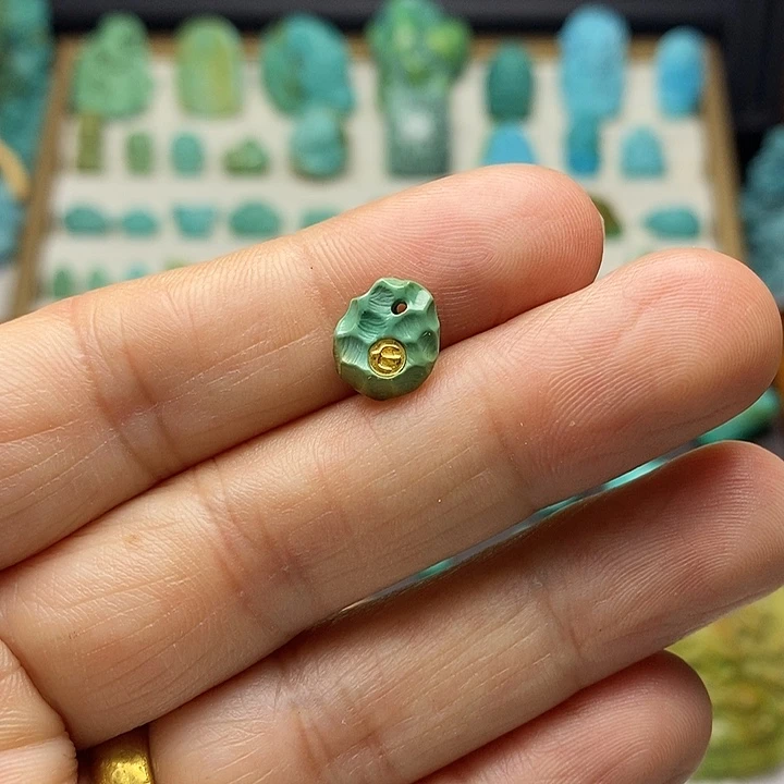 绿松石颈饰未镶嵌