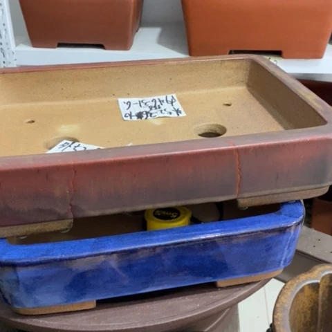 紫砂静**心瑕疵宜兴紫砂花盆，上面红色一只