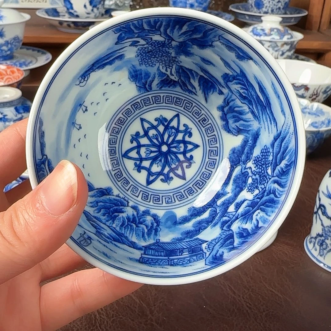 杯微微瑕青花釉下鸡心杯