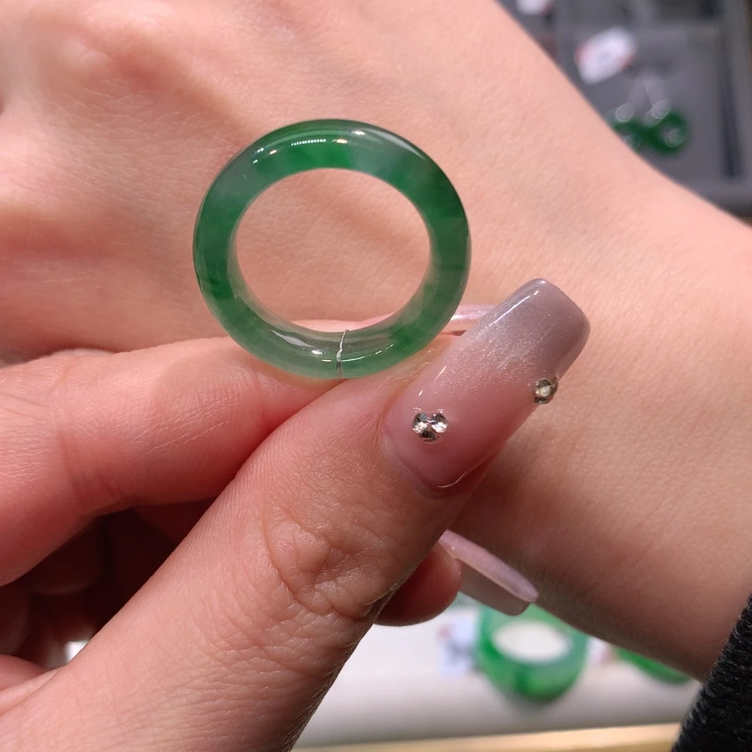 翡翠戒指未镶嵌翡翠