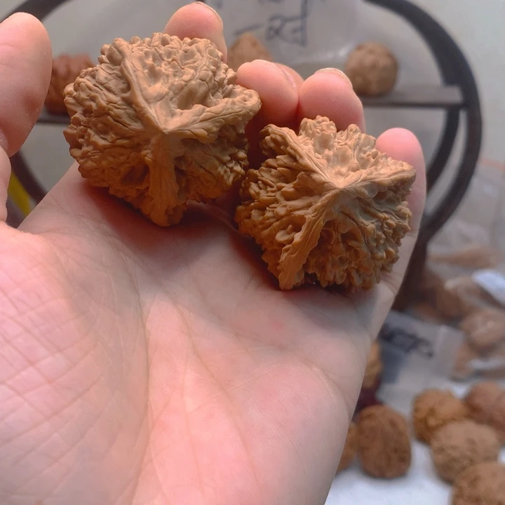 一***常文玩核桃吊坠官帽三棱