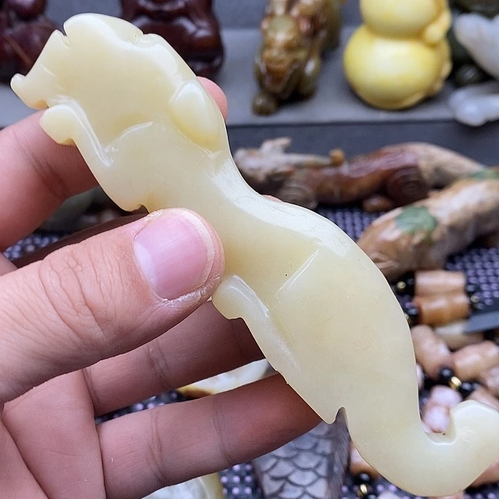 未镶嵌蛇纹石玉颈饰
