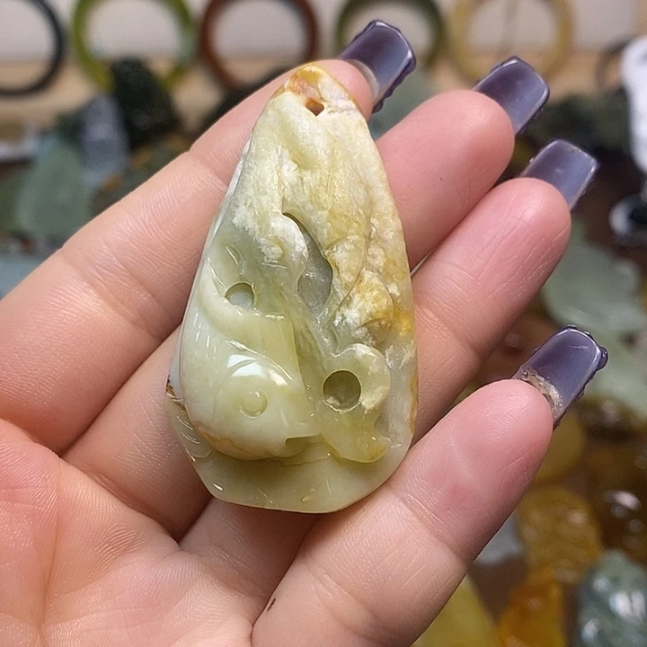 蛇纹石玉吊坠未镶嵌