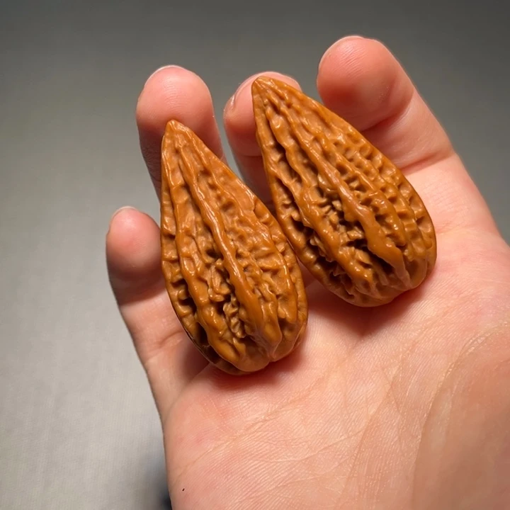 文玩核桃把件异形210